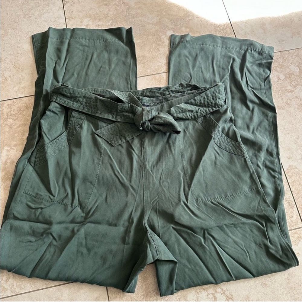 Green belted pants